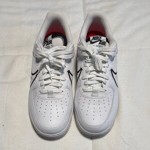 Nike Men's White and Black Sneakers